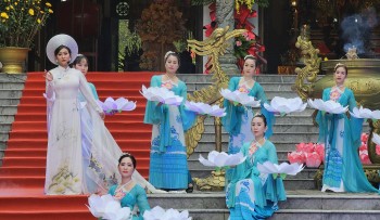 Khai hội đền Huyền Trân ở Huế