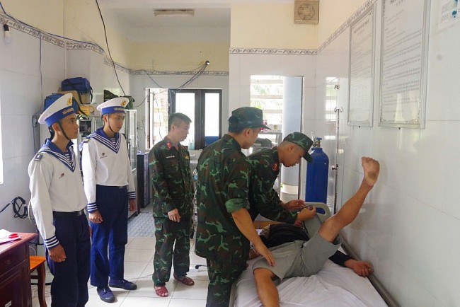 Bệnh xá đảo Trường Sa cấp cứu ngư dân bị đột qụy não