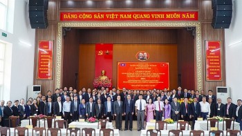 hue boi duong ky nang lanh dao quan ly cho 60 hoc vien cua 4 tinh nam trung lao