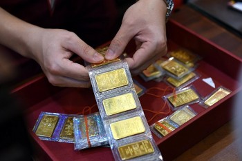 dong loat tang soc gia vang sjc lap dinh chua tung co