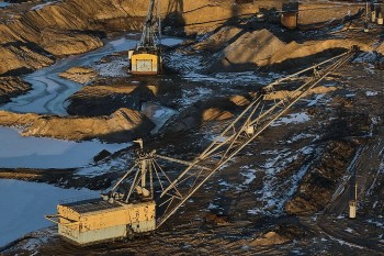 Trump đòi 500 tỷ USD khoáng sản đất hiếm từ Ukraine để đổi lấy viện trợ