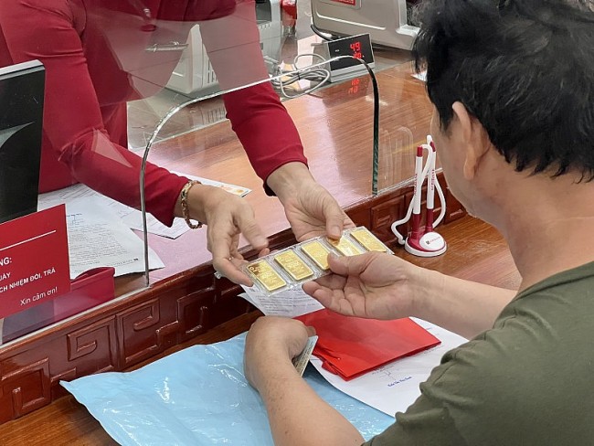 Chưa ngừng tăng, vàng SJC vượt 96 triệu đồng mỗi lượng