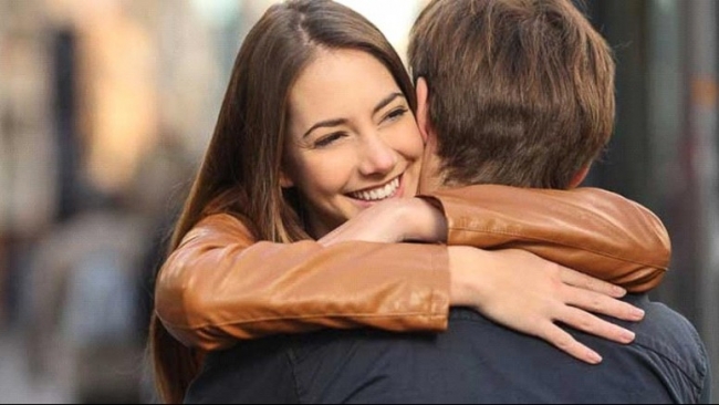 Những quốc gia có cách chào hỏi bằng những cái "chạm"