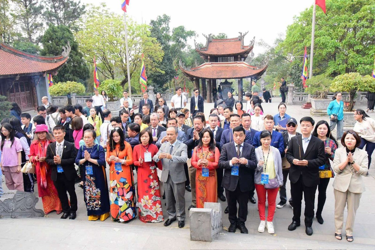 Việt kiều về Giỗ Tổ và tìm cơ hội đầu tư tại Phú Thọ, Tuyên Quang