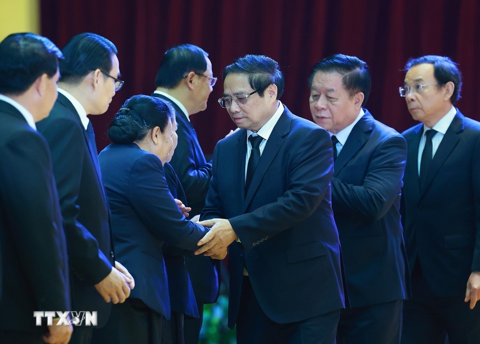 Thủ tướng Phạm Minh Chính chia buồn cùng gia đình nguyên Chủ tịch Đảng Nhân dân Cách mạng Lào, nguyên Chủ tịch nước Lào Khamtay Siphandone. Ảnh: Dương Giang/TTXVN Thủ tướng Phạm Minh Chính chia buồn cùng gia đình nguyên Chủ tịch Đảng Nhân dân Cách mạng Lào, nguyên Chủ tịch nước Lào Khamtay Siphandone. Ảnh: Dương Giang/TTXVN