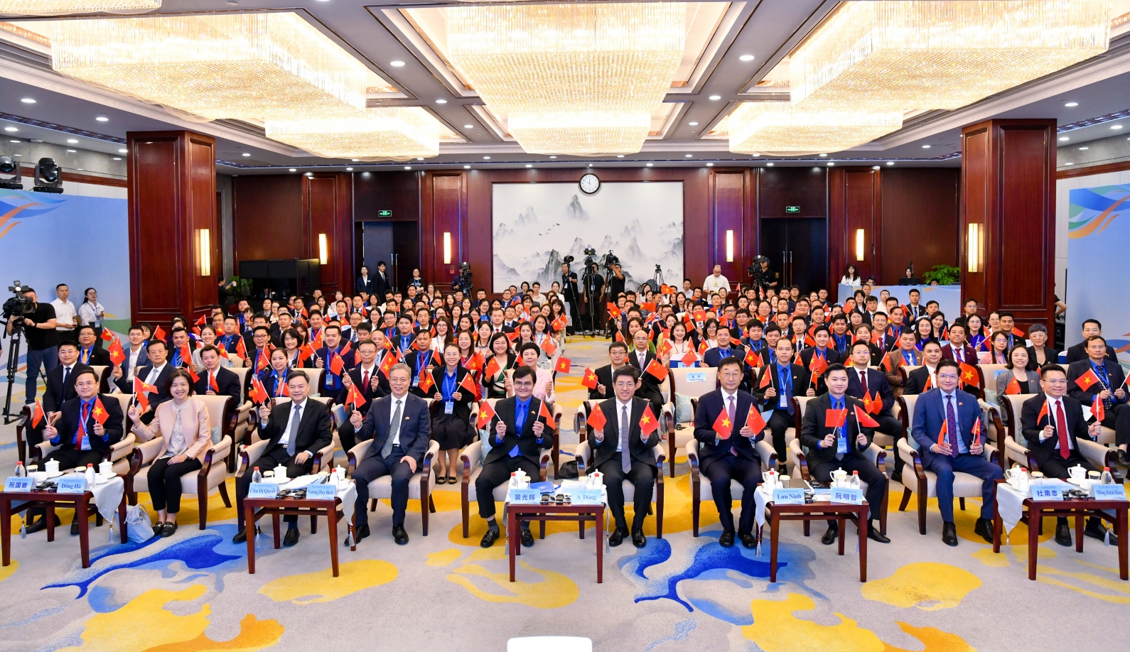 Thanh niên Việt - Trung gặp gỡ, chia sẻ lý tưởng và kinh nghiệm phát triển