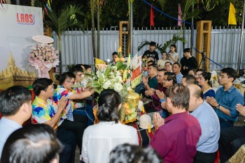 sinh vien lao campuchia vui tet co truyen trong khong khi tham tinh huu nghi