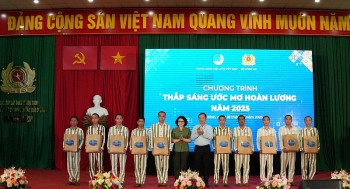 thap sang uoc mo hoan luong cho pham nhan