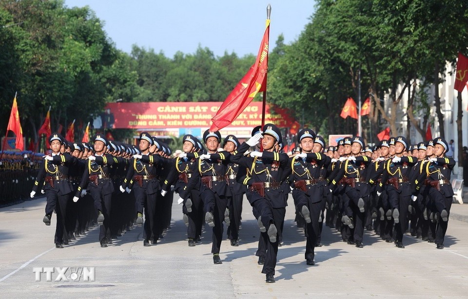 Lực lượng Công an nhân dân tham gia hợp luyện diễu binh, diễu hành tại Long Thành, Đồng Nai. Lực lượng Công an nhân dân tham gia hợp luyện diễu binh, diễu hành tại Long Thành, Đồng Nai.