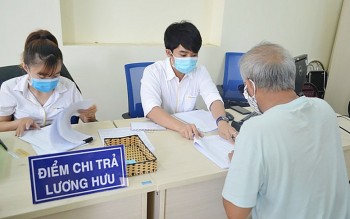 Thủ tướng chỉ đạo chi trả lương hưu tháng 5 sớm hơn thường lệ