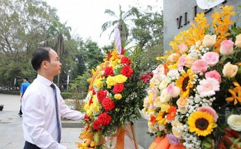 Hội hữu nghị Việt - Nga dâng hoa kỷ niệm 155 năm ngày sinh V.I.Lênin