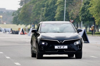 trai nghiem vinfast vf 7 tu nguoi dung mua xe roi di dau cung chi muon dung o to