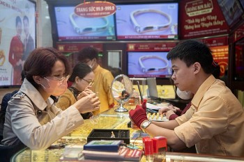 gia vang dien bien trai chieu giua cac thuong hieu