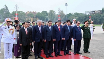Lãnh đạo Đảng, Nhà nước vào Lăng viếng Chủ tịch Hồ Chí Minh, tưởng niệm các Anh hùng liệt sỹ
