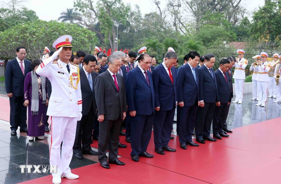 Lãnh đạo Đảng, Nhà nước vào Lăng viếng Chủ tịch Hồ Chí Minh, tưởng niệm các Anh hùng liệt sỹ Lãnh đạo Đảng, Nhà nước vào Lăng viếng Chủ tịch Hồ Chí Minh, tưởng niệm các Anh hùng liệt sỹ