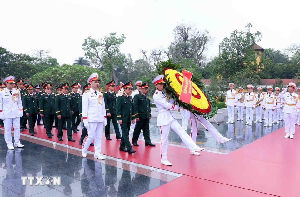 Lãnh đạo Đảng, Nhà nước vào Lăng viếng Chủ tịch Hồ Chí Minh, tưởng niệm các Anh hùng liệt sỹ Lãnh đạo Đảng, Nhà nước vào Lăng viếng Chủ tịch Hồ Chí Minh, tưởng niệm các Anh hùng liệt sỹ