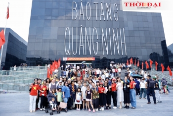 [Ảnh] Đại biểu Tàu Hòa bình khám phá di sản văn hóa và sắc màu Quảng Ninh