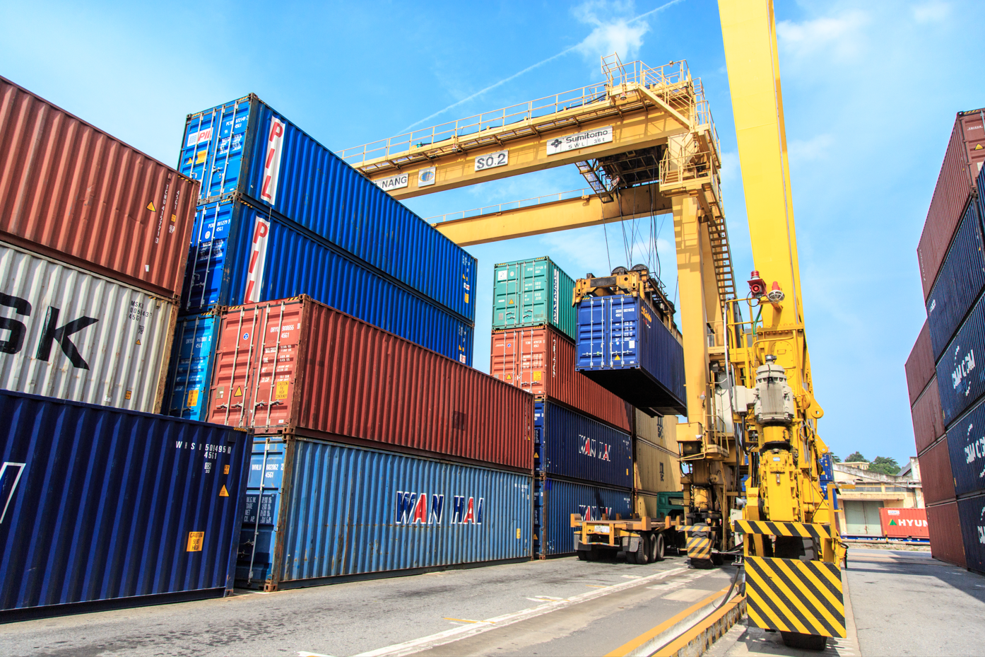 Hạt nhân kết nối cảng biển và logistics miền Trung