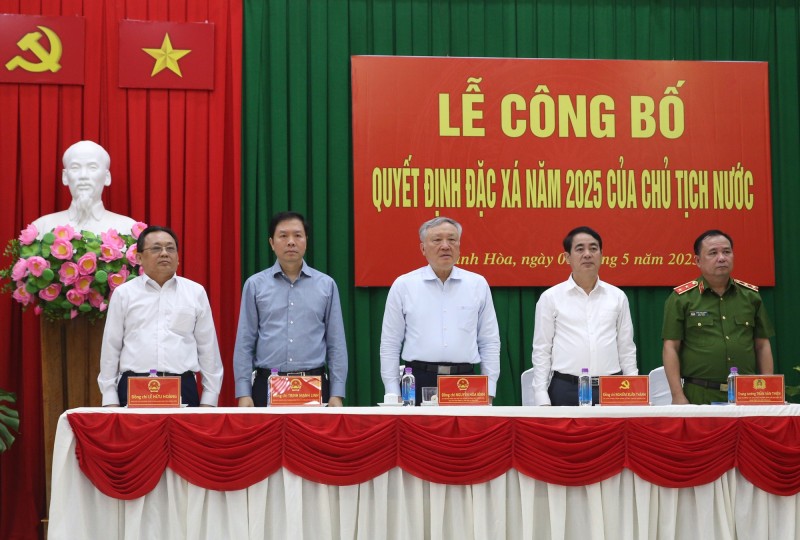 Hơn 8.000 phạm nhân nhận quyết định đặc xá