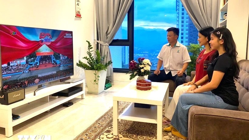 Kiều bào ấn tượng, tự hào về lễ diễu binh, diễu hành kỷ niệm 50 năm thống nhất đất nước