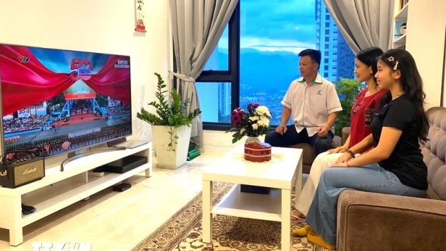 Kiều bào ấn tượng, tự hào về lễ diễu binh, diễu hành kỷ niệm 50 năm thống nhất đất nước