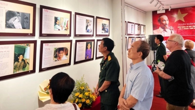Triển lãm "Ký ức và huyền thoại" tôn vinh những người Mẹ Việt Nam anh hùng