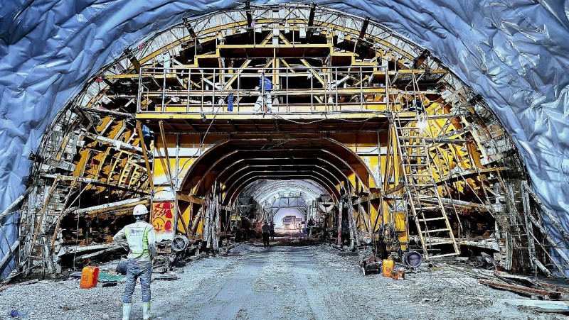 Công trường không nghỉ Lễ và những bữa cơm ăn vội trên cao tốc Bắc-Nam