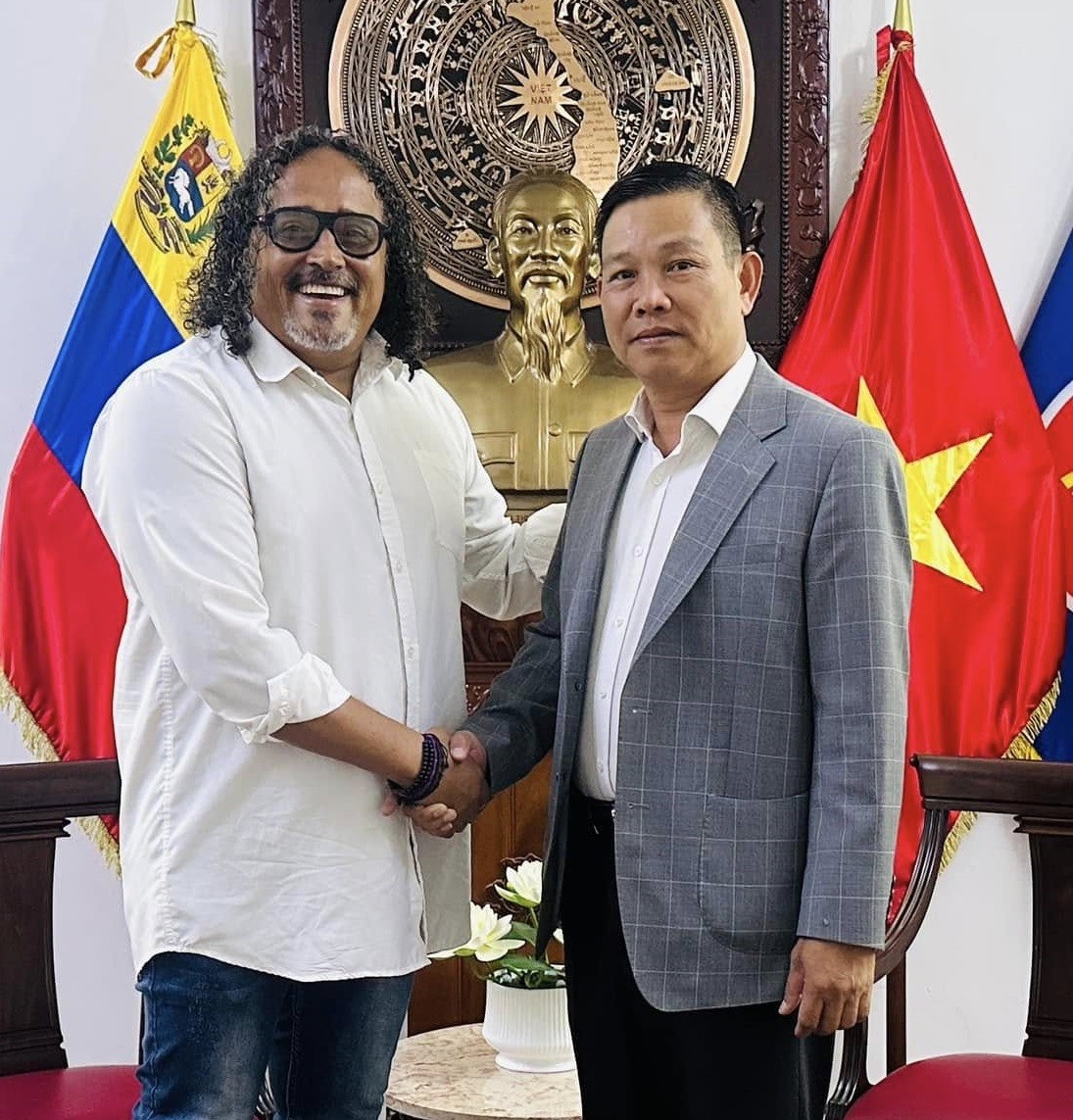 Nghệ sĩ Venezuela tưởng nhớ Chủ tịch Hồ Chí Minh bằng âm nhạc cách mạng quốc tế