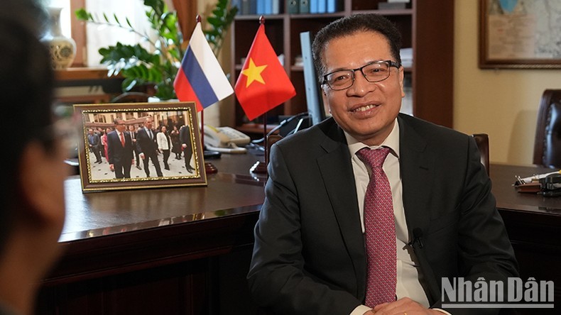 Chuyến thăm Nga của Tổng Bí thư khẳng định tính kế thừa lịch sử, thực trạng quan hệ và hướng tới tương lai mới Chuyến thăm Nga của Tổng Bí thư khẳng định tính kế thừa lịch sử, thực trạng quan hệ và hướng tới tương lai mới
