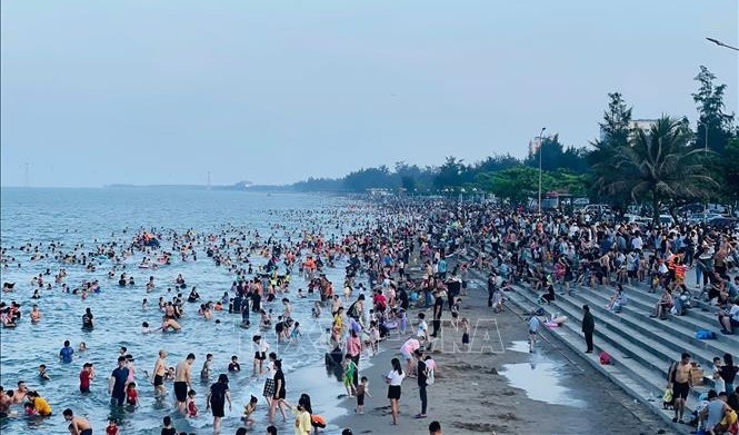 Khách du lịch tăng mạnh dịp nghỉ lễ 30/4 - 1/5