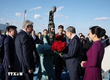 Tổng Bí thư Tô Lâm gặp gỡ cán bộ Đại sứ quán và cộng đồng người Việt Nam tại Kazakhstan