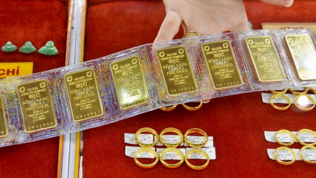 Giá vàng SJC tăng mạnh theo đà thế giới