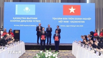 lam sau sac hon quan he kinh te thuong mai viet nam kazakhstan