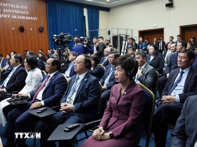 ttxvn-tong-bi-thu-to-lam-tham-va-phat-bieu-ve-chinh-sach-0705-3.jpg