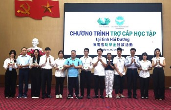 tzu chi ho tro hon 2 ty dong cho hoc sinh sinh vien co hoan canh kho khan tai hai duong
