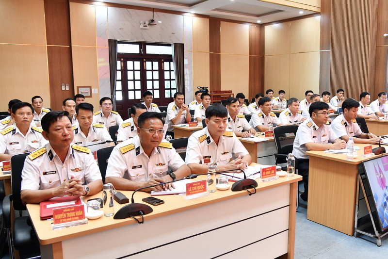 Vùng 5 Hải quân khen thưởng tập thể, cá nhân tiêu biểu trong 10 năm thực hiện Chỉ thị 05-CT/TW