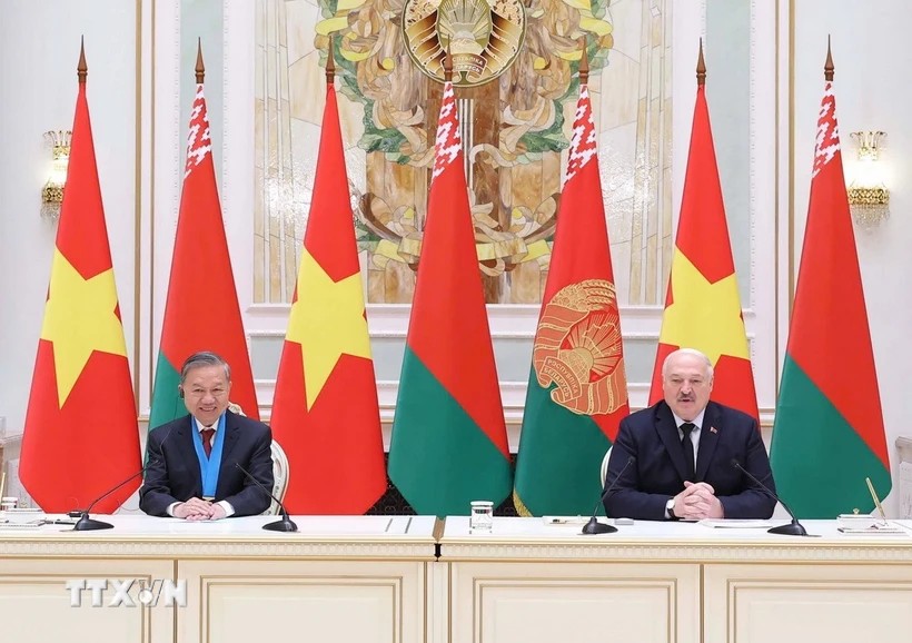 Lễ ký các văn kiện hợp tác giữa Việt Nam và Belarus Lễ ký các văn kiện hợp tác giữa Việt Nam và Belarus