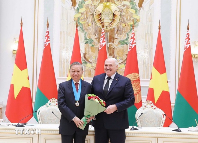 Lễ ký các văn kiện hợp tác giữa Việt Nam và Belarus Lễ ký các văn kiện hợp tác giữa Việt Nam và Belarus