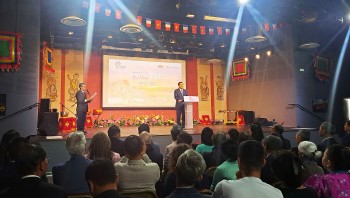 quang ba am thuc cung dinh hue va du lich viet nam tai phap