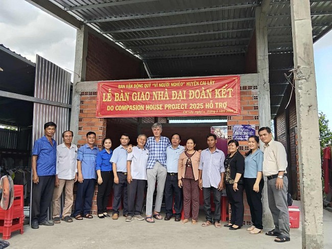 Dự án Compassion House - John Donovan hỗ trợ 10 căn nhà Đại đoàn kết tại Tiền Giang