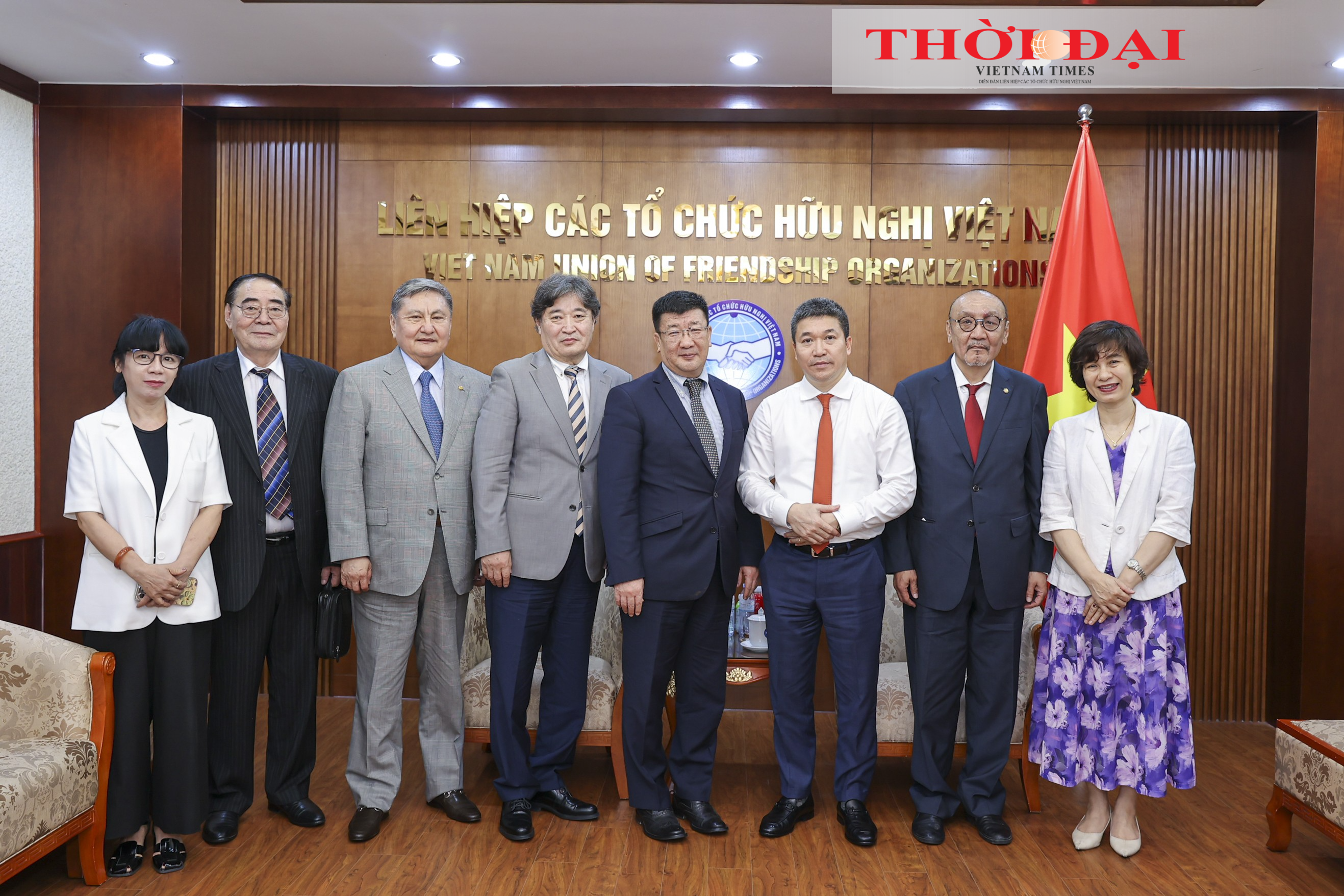 Các đại biểu chụp ảnh lưu niệm. (Ảnh: Đinh Hòa)