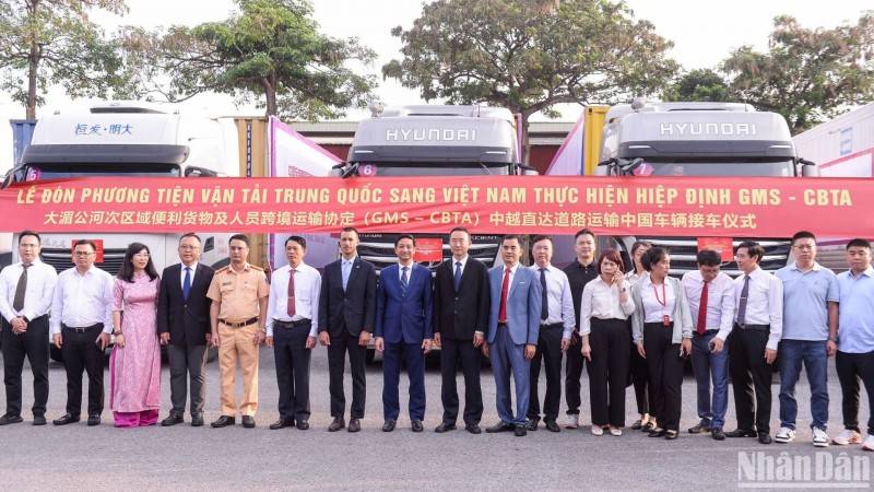 Việt Nam và Trung Quốc khai trương tuyến vận tải xuyên biên giới