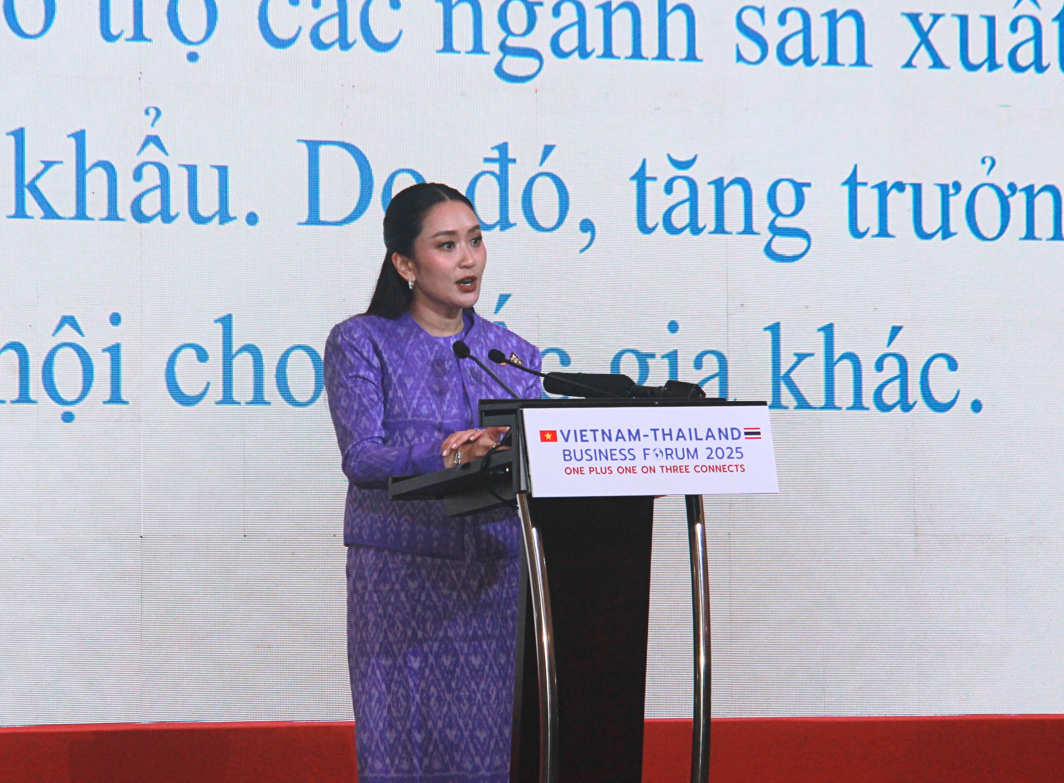 Thủ tướng Thái Lan Paetongtarn Shinawatra phát biểu tại diễn đàn