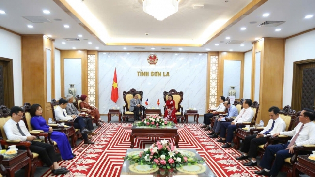 Đại sứ đặc mệnh toàn quyền nước Cộng hòa Chile tại Việt Nam chào xã giao tỉnh Sơn La