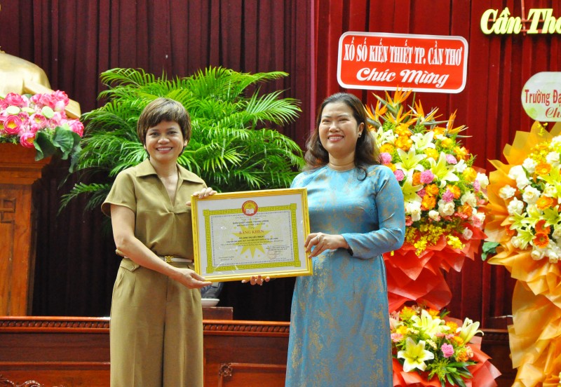 Quỹ Châu Á tại Việt Nam trao 101 suất học bổng cho nữ sinh nghèo vượt khó tại Cần Thơ
