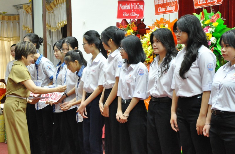 Quỹ Châu Á tại Việt Nam trao 101 suất học bổng cho nữ sinh nghèo vượt khó tại Cần Thơ