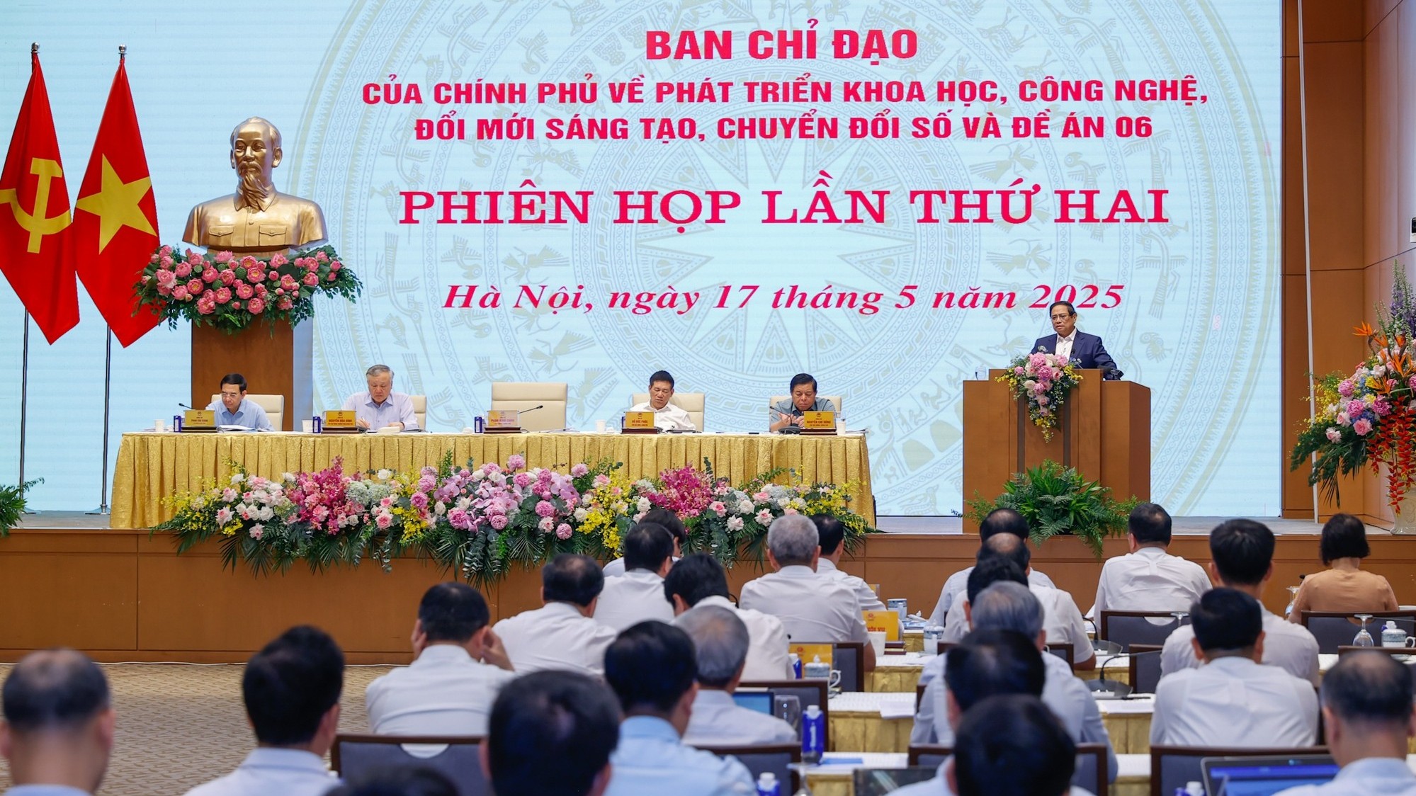 Thủ tướng yêu cầu tăng tốc đẩy mạnh đột phá số, tạo đà phát triển bền vững