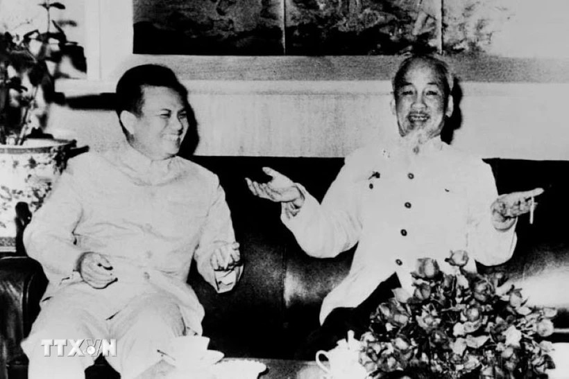 Báo chí Lào tôn vinh người chiến sỹ cộng sản lỗi lạc của dân tộc Việt Nam
