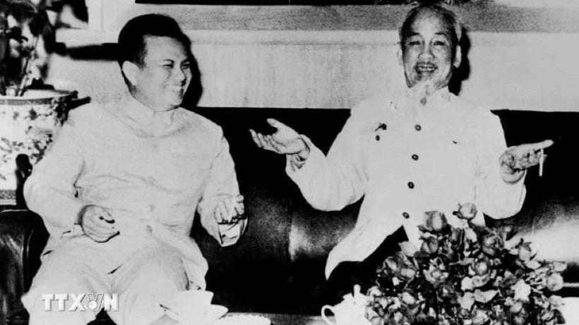 Báo chí Lào tôn vinh người chiến sỹ cộng sản lỗi lạc của dân tộc Việt Nam