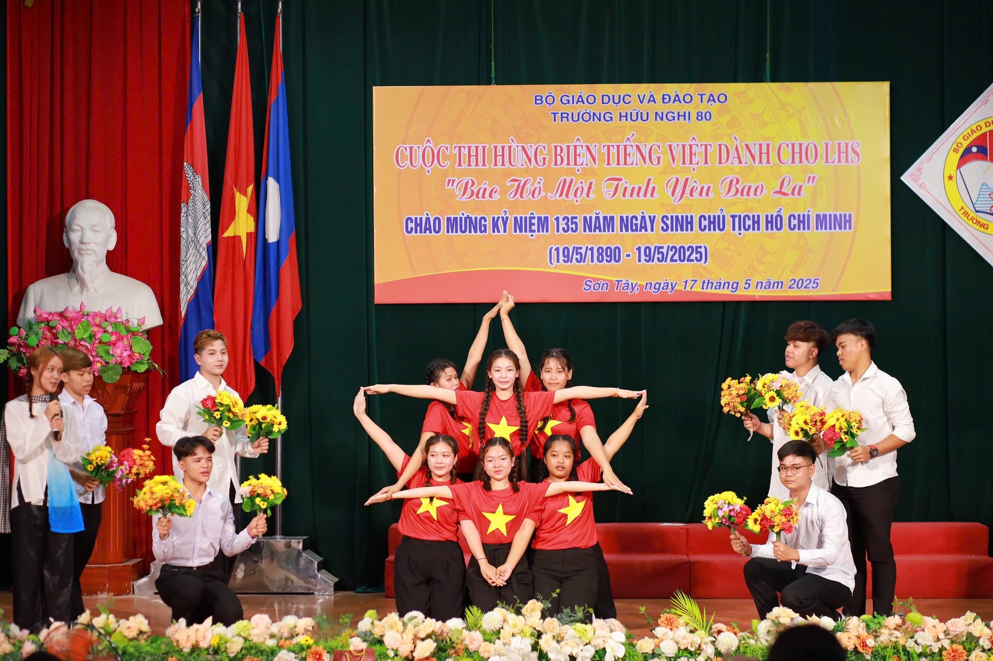 Một tiết mục biểu diễn của các lưu học sinh Trường Hữu nghị 80 tại cuộc thi. (Ảnh: Trường Hữu nghị 80)